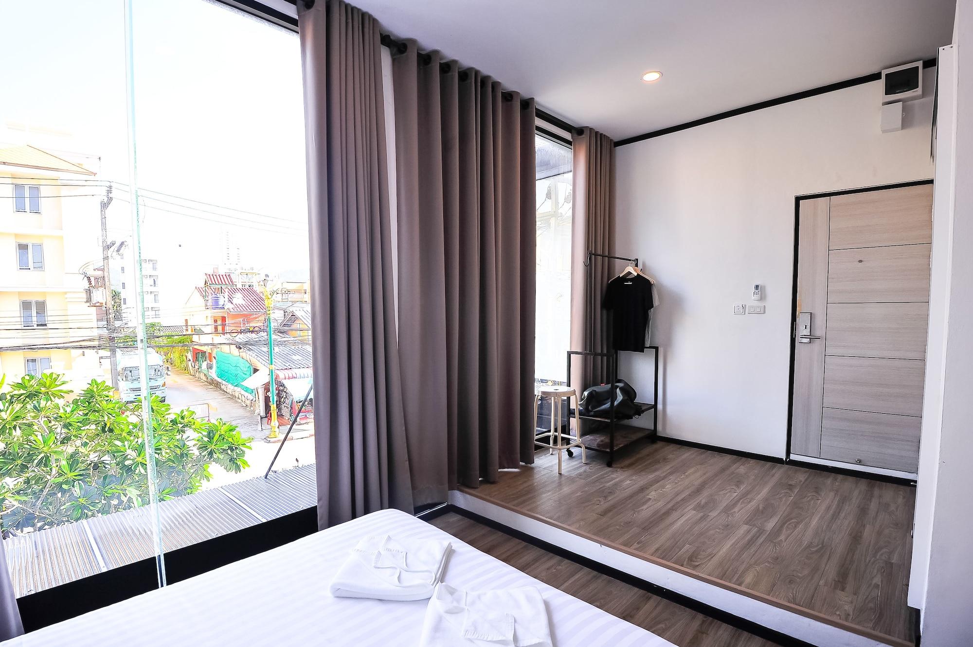 Glur Phuket Patong Beach Екстер'єр фото