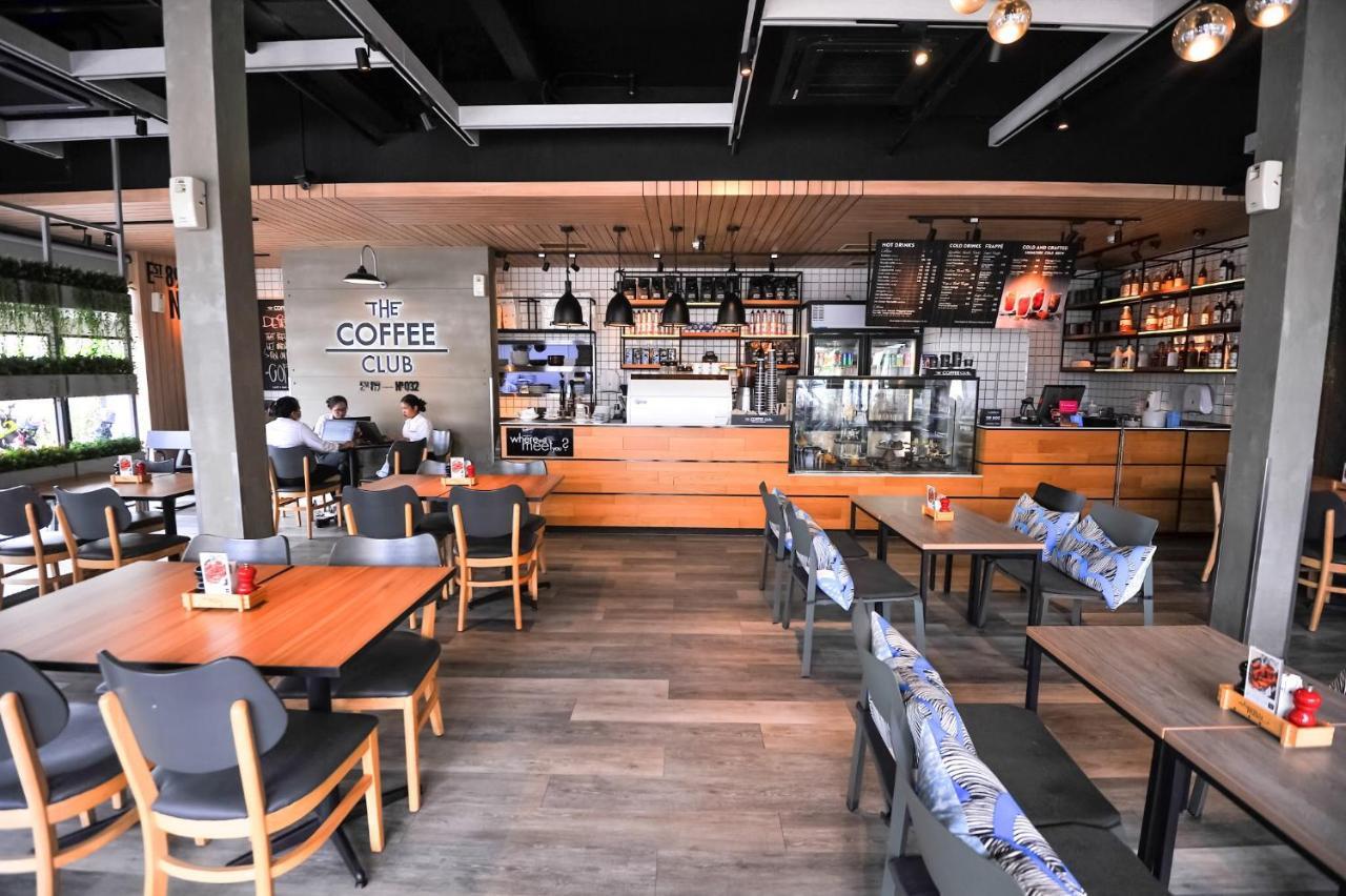Glur Phuket Patong Beach Екстер'єр фото
